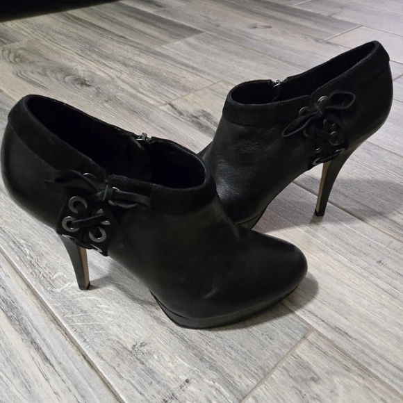 Coach Beatrice low ankle bootie heels,  size 8.5 women's - Picture 14 of 15